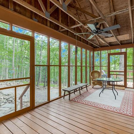 Secluded W Hot Tub, Fire Pit, Deck & Updated Wifi Great Cacapon المظهر الخارجي الصورة