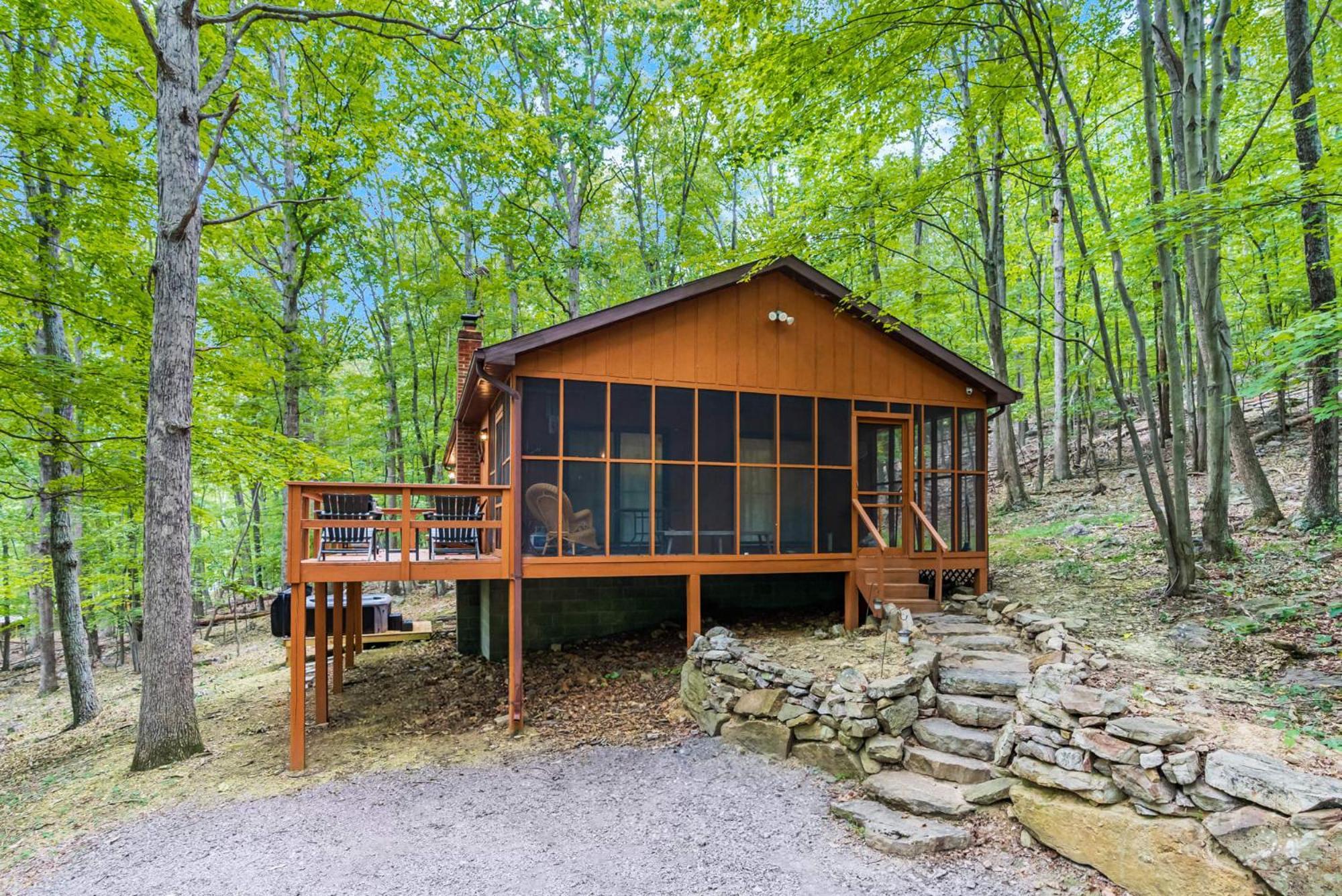 Secluded W Hot Tub, Fire Pit, Deck & Updated Wifi Great Cacapon المظهر الخارجي الصورة